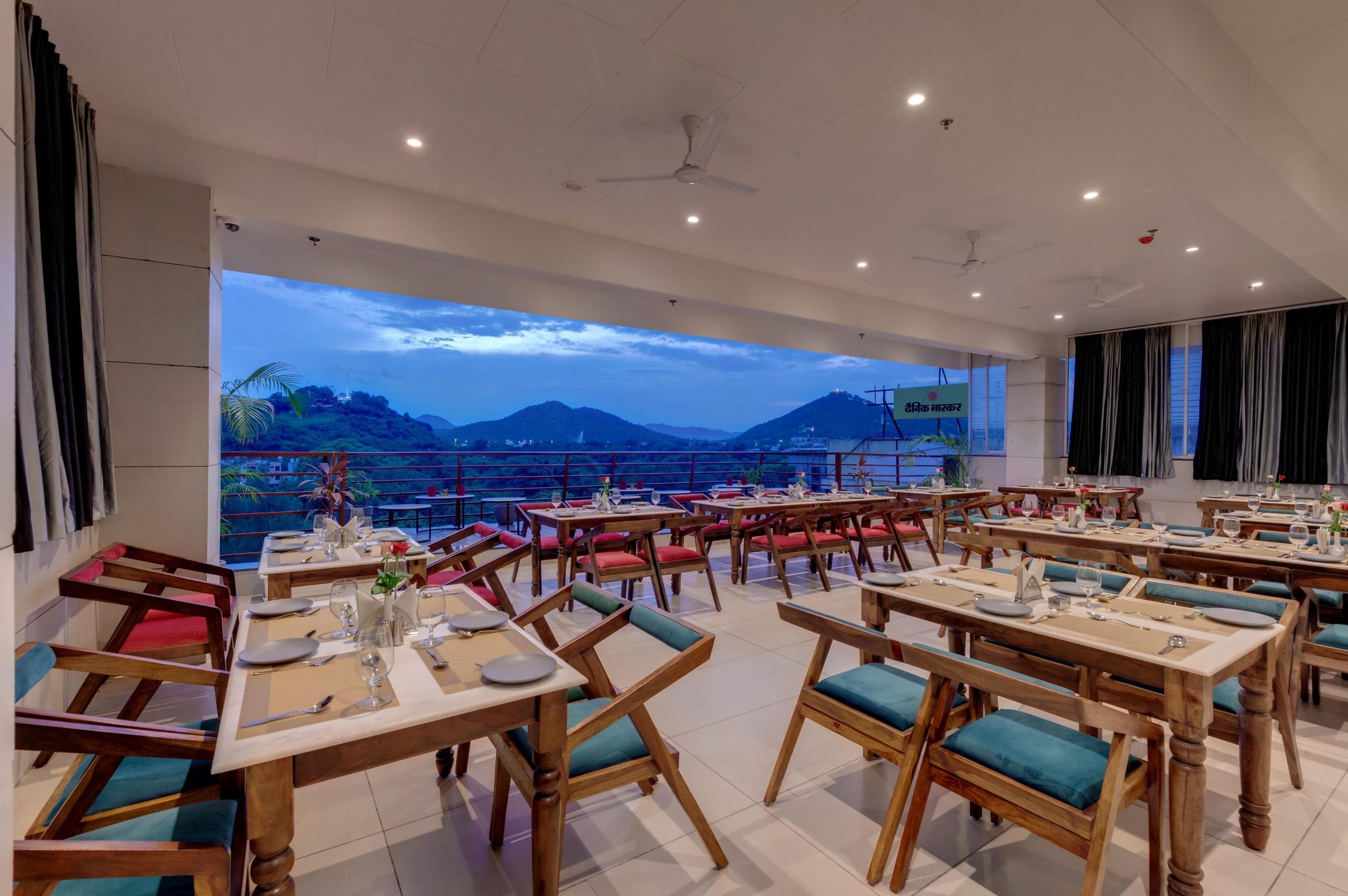 Hotel Apricot One Near Sukhadia Circle