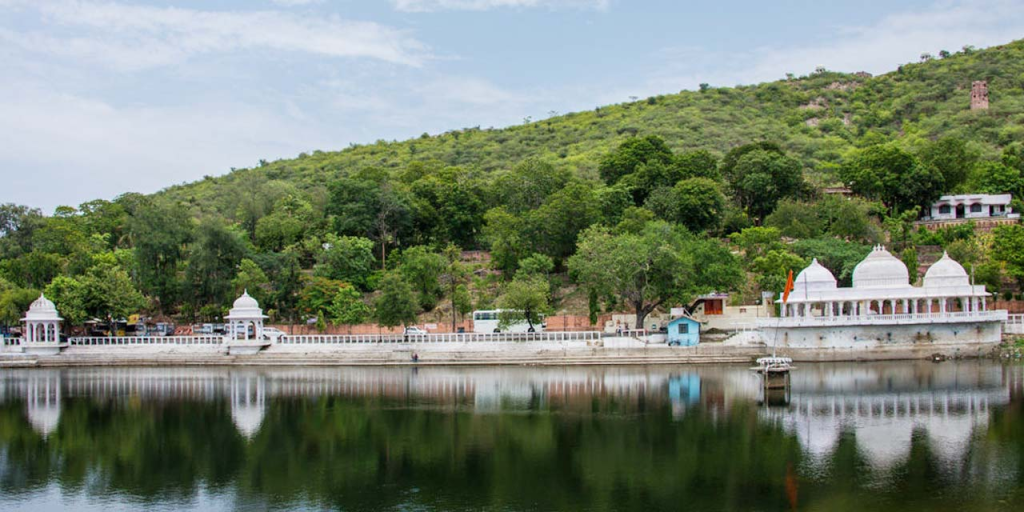 Best Hotel in Udaipur Near Dudh Talai | Hotel Apricot One